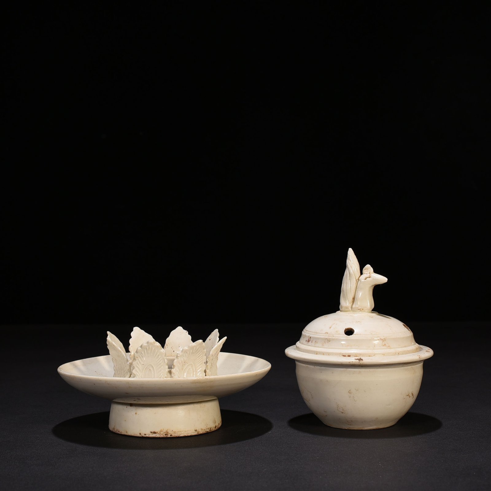 Song Dynasty Ding kiln hollow smoker