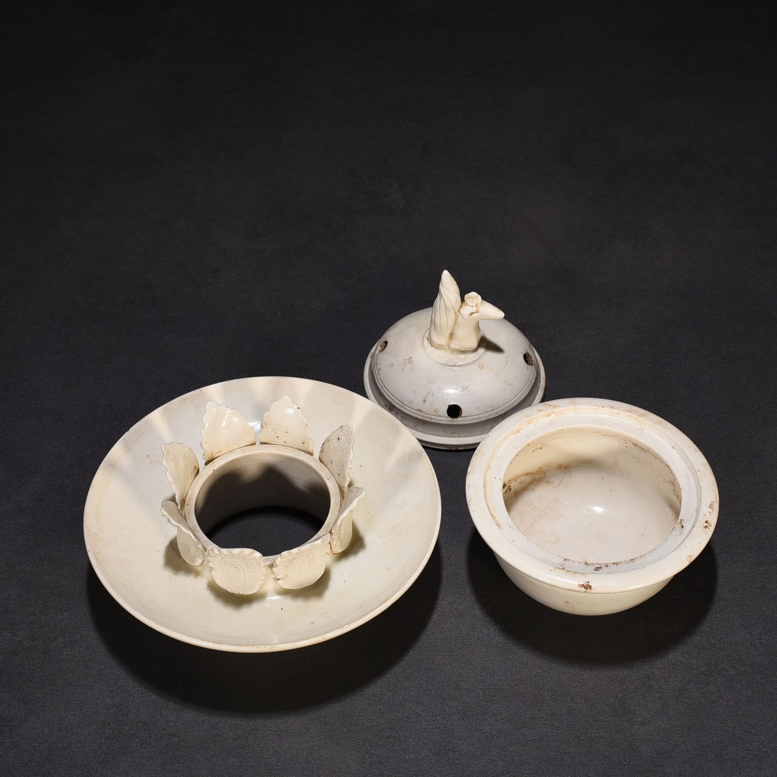 Song Dynasty Ding kiln hollow smoker