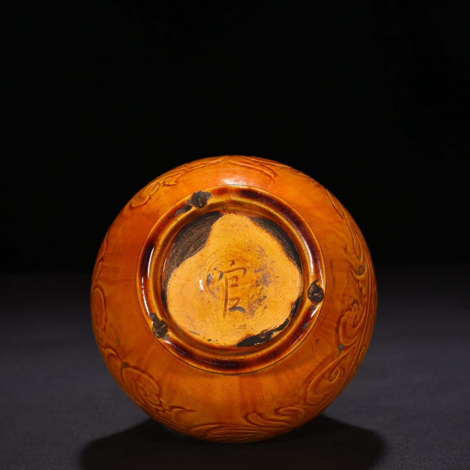 Song Dynasty Ding kiln yellow glaze carved garlic vase