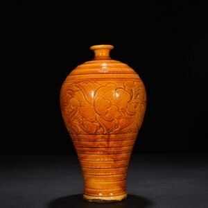 Song Dynasty Ding kiln yellow glaze official style plum vase with tangled branches and floral patterns