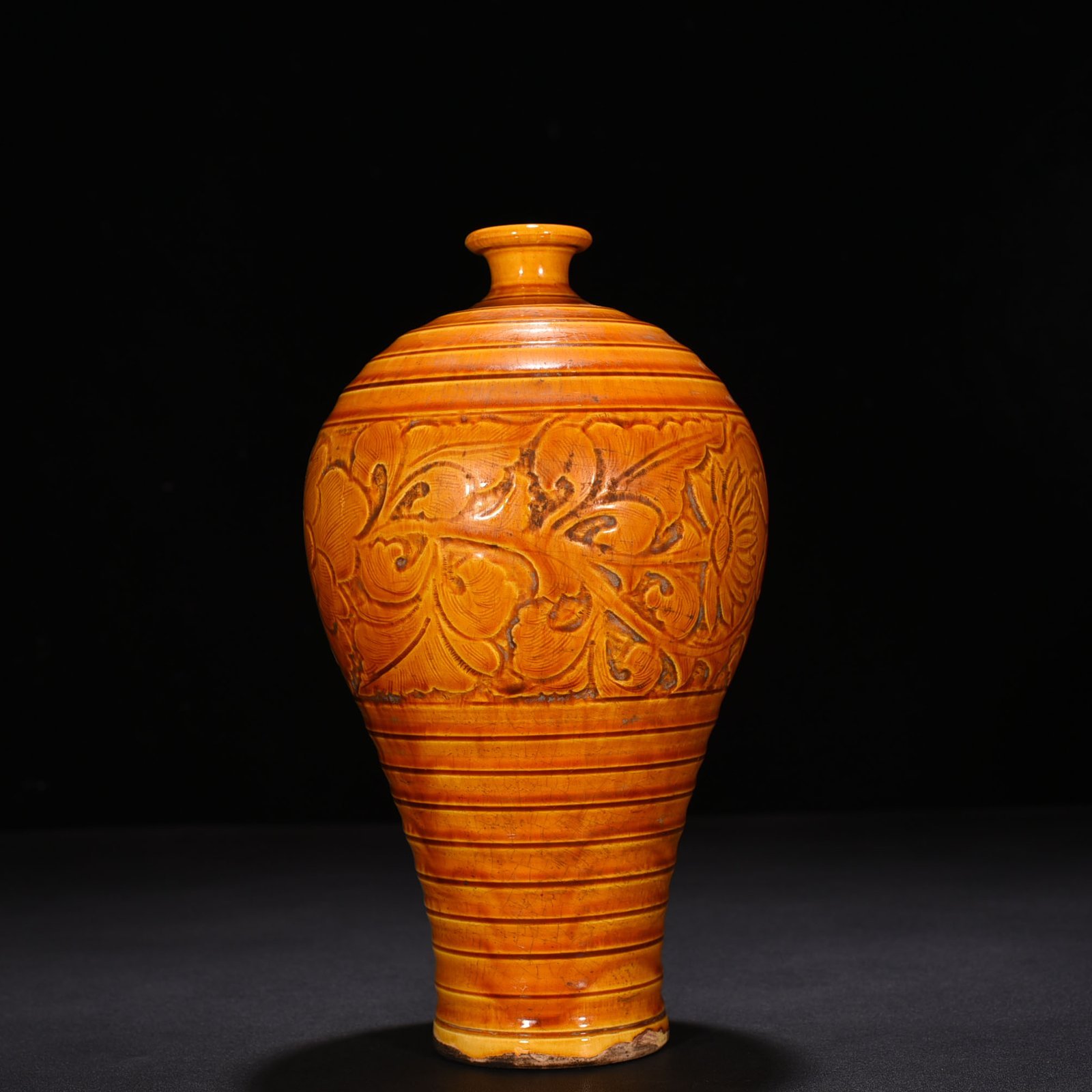 Song Dynasty Ding kiln yellow glaze official style plum vase with tangled branches and floral patterns