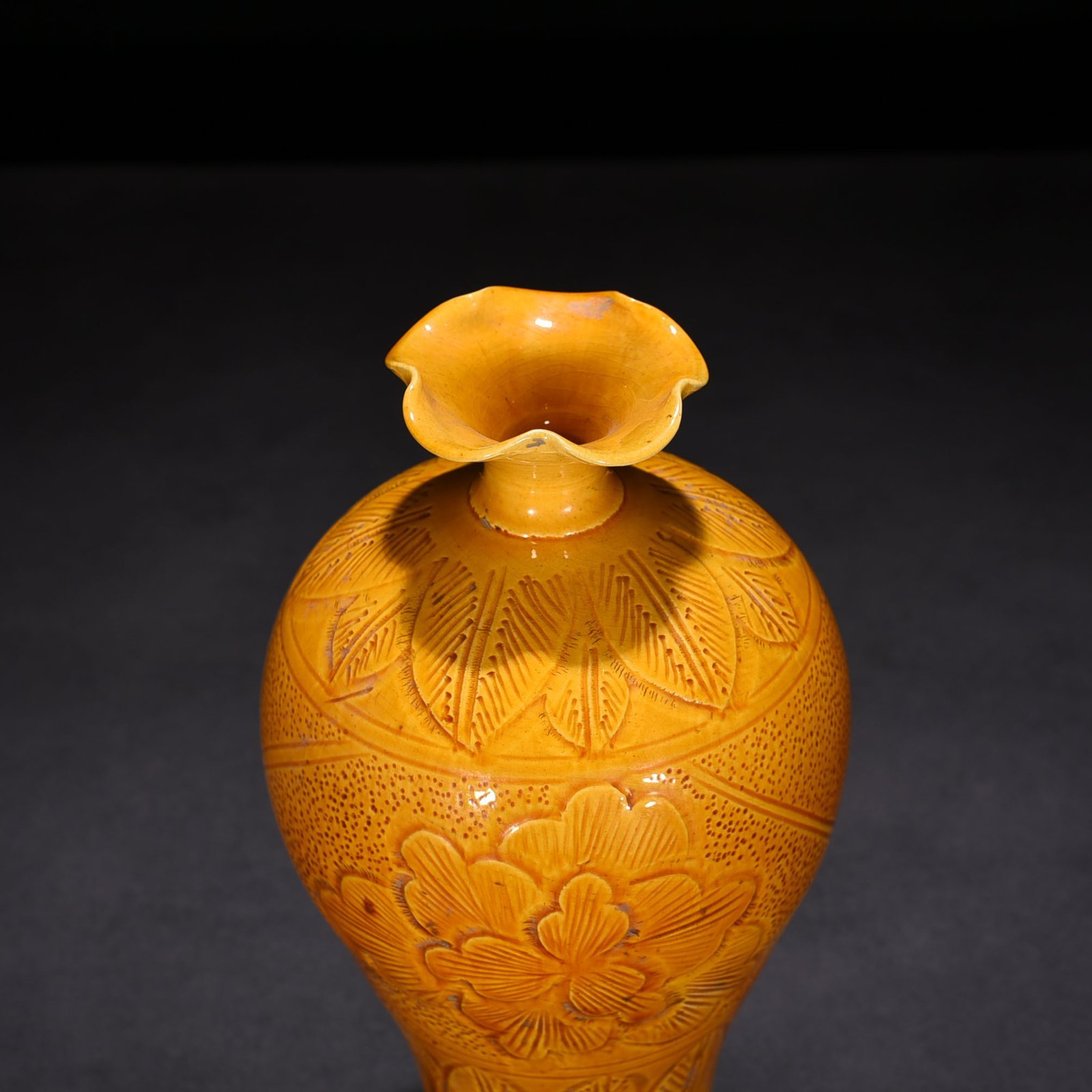 Song Dynasty Ding kiln yellow glaze Shang Pharmacy Bureau style engraved flower pattern plum vase