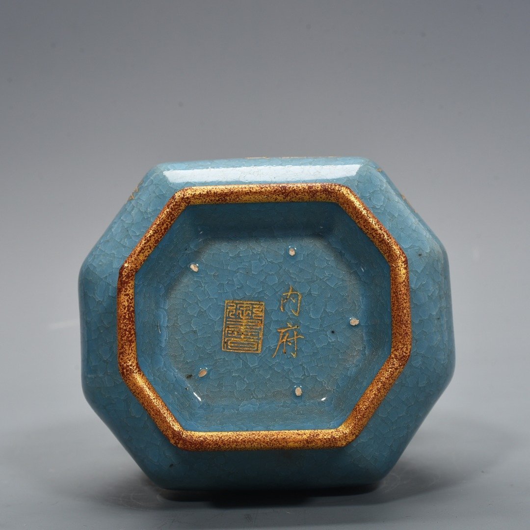 Song Dynasty Ru Kiln ice-cracked interior style  ear-shaped vase
