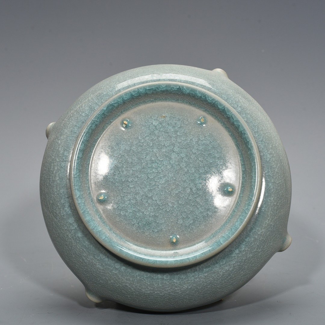 Song Dynasty Ru Kiln ice crack carving four beauties figure pattern sunflower wash