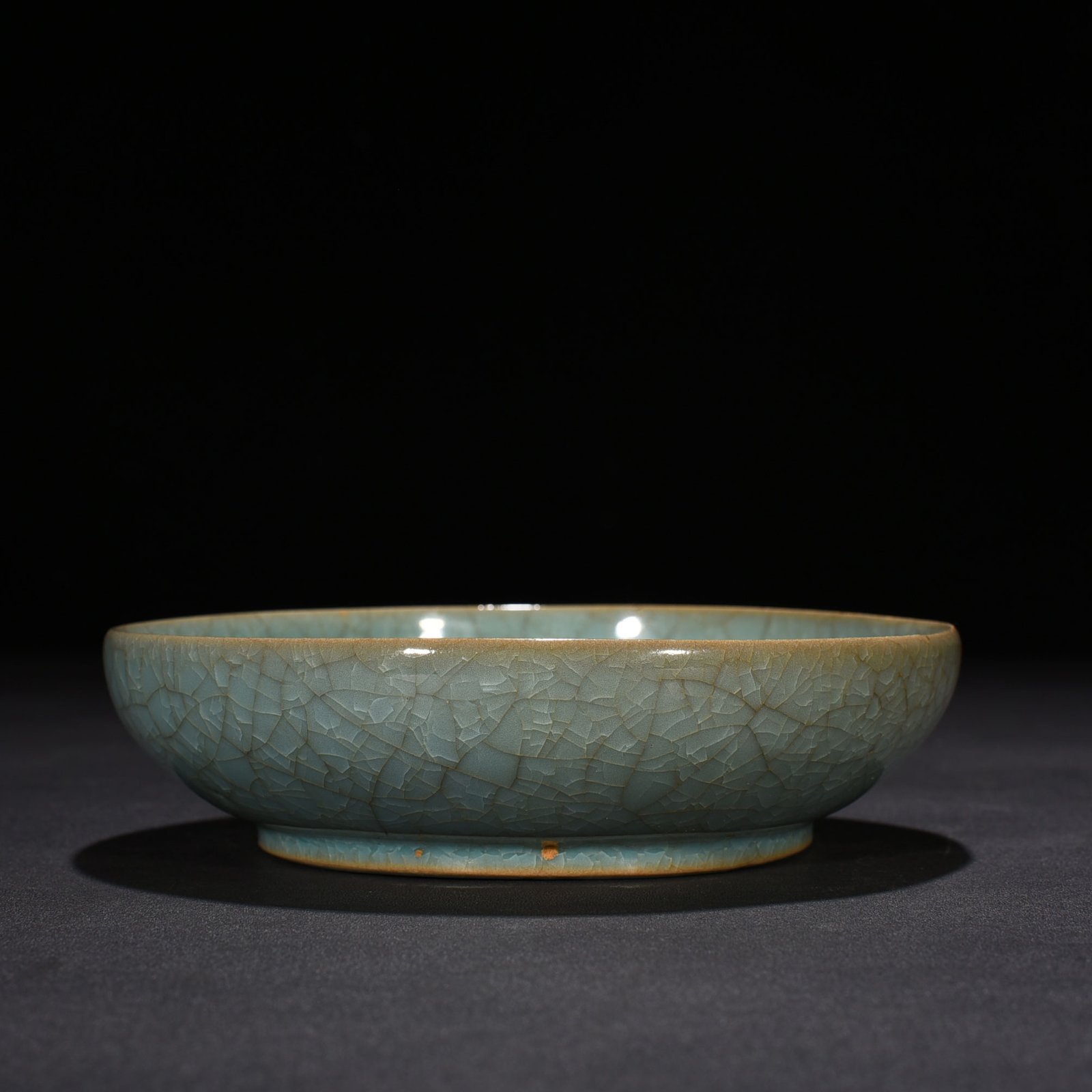 Song Dynasty Ru Kiln cracked azure glaze round wash