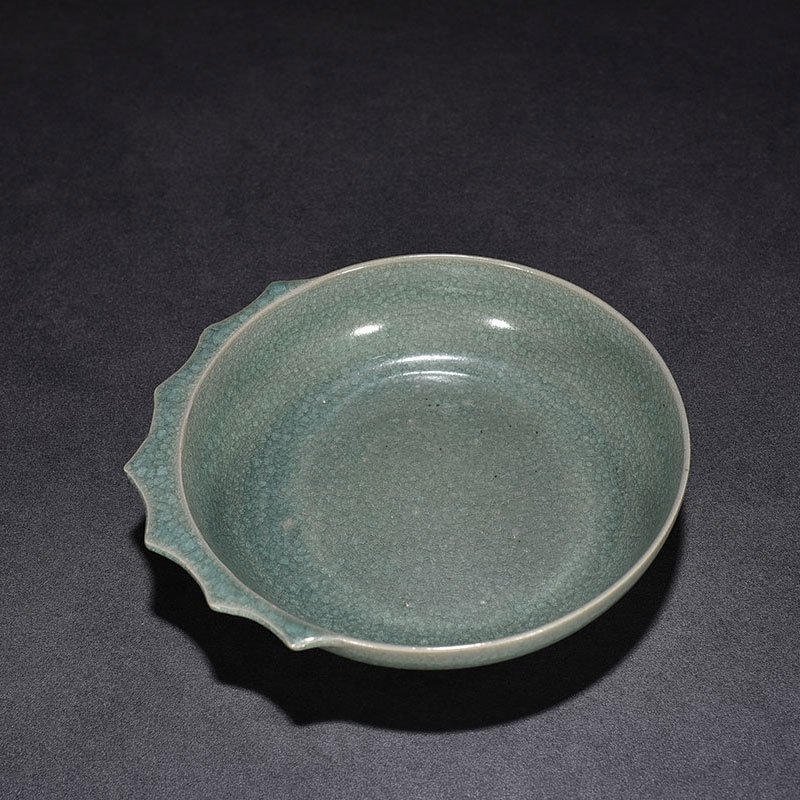 Song Dynasty Ru Kiln cracked hat and ear wash