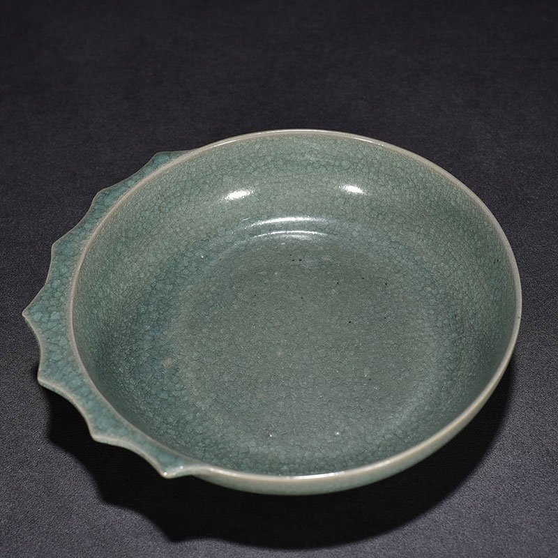 Song Dynasty Ru Kiln cracked hat and ear wash