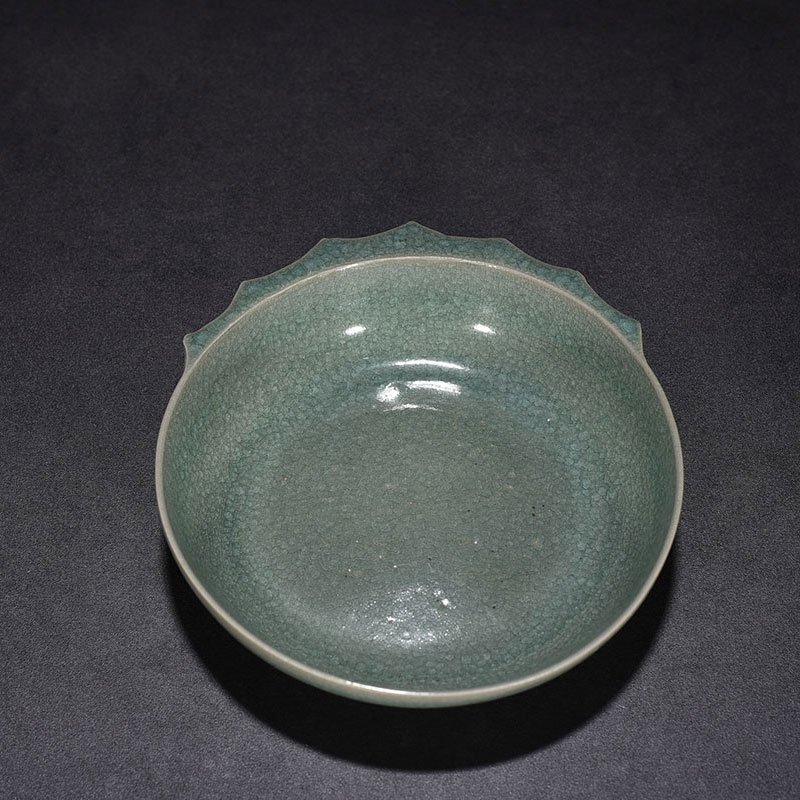 Song Dynasty Ru Kiln cracked hat and ear wash