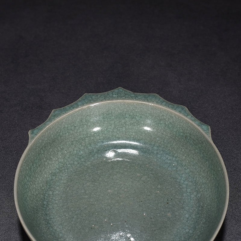 Song Dynasty Ru Kiln cracked hat and ear wash
