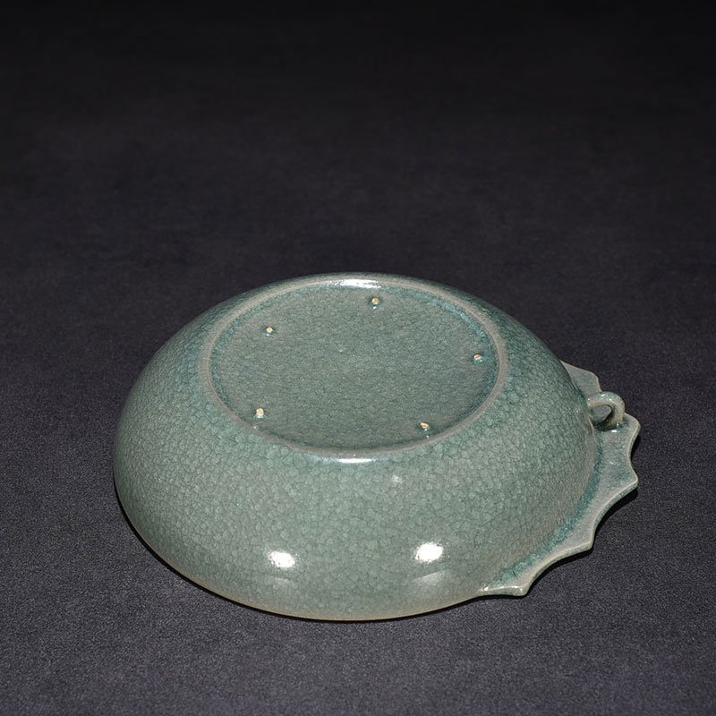 Song Dynasty Ru Kiln cracked hat and ear wash