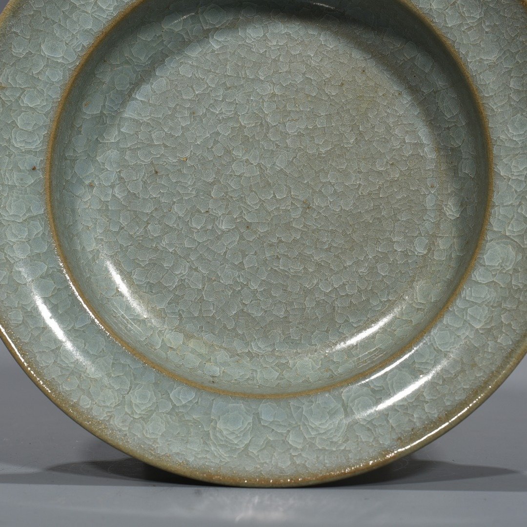 Song Dynasty Ru Kiln crack folded edge wash