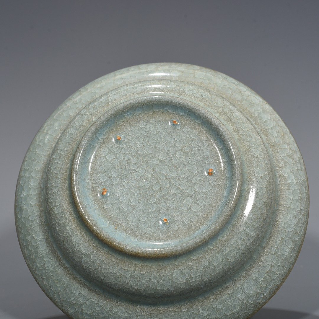 Song Dynasty Ru Kiln crack folded edge wash