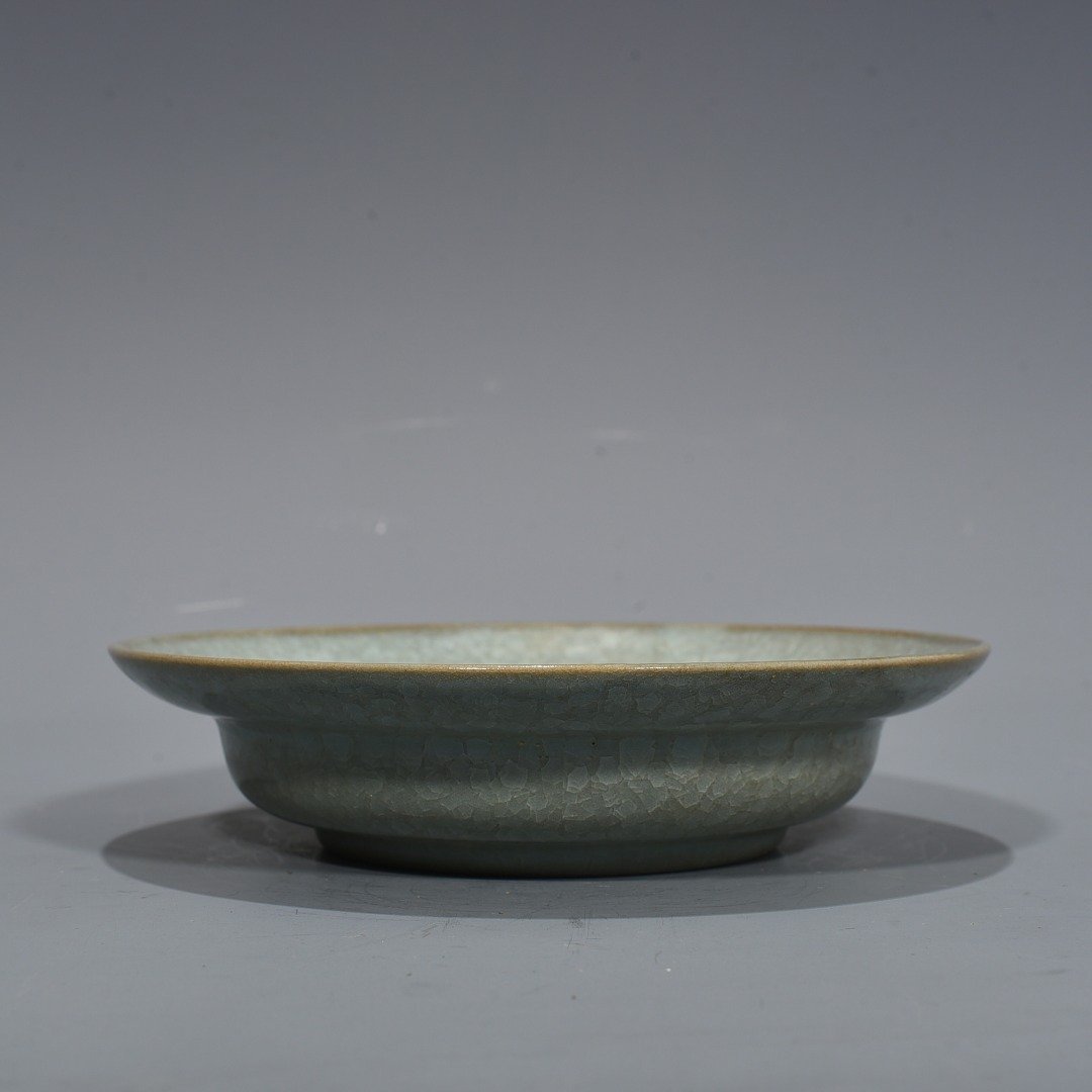 Song Dynasty Ru Kiln crack folded edge wash