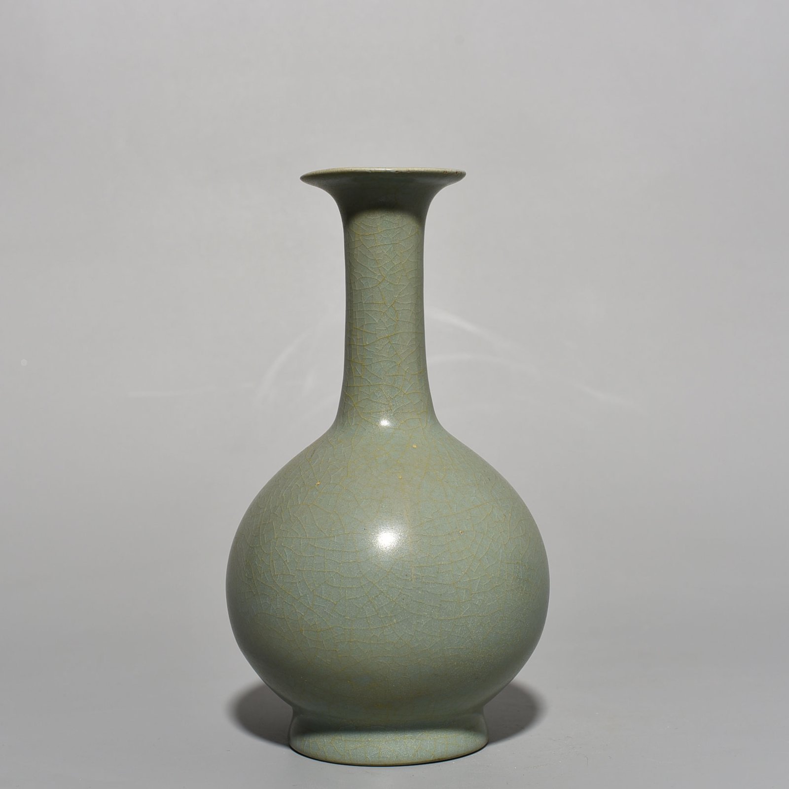 Song Dynasty Ru kiln long-necked bottle with imperial inscription
