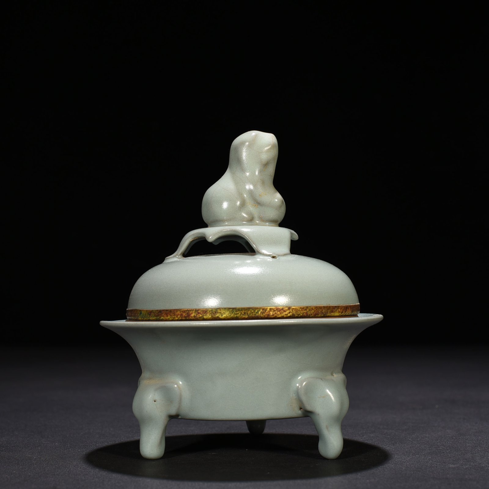 Song Dynasty  Ru kiln gold-inlaid three-legged smoker