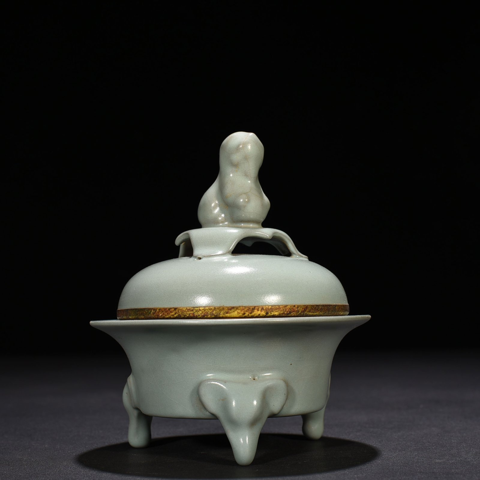 Song Dynasty  Ru kiln gold-inlaid three-legged smoker