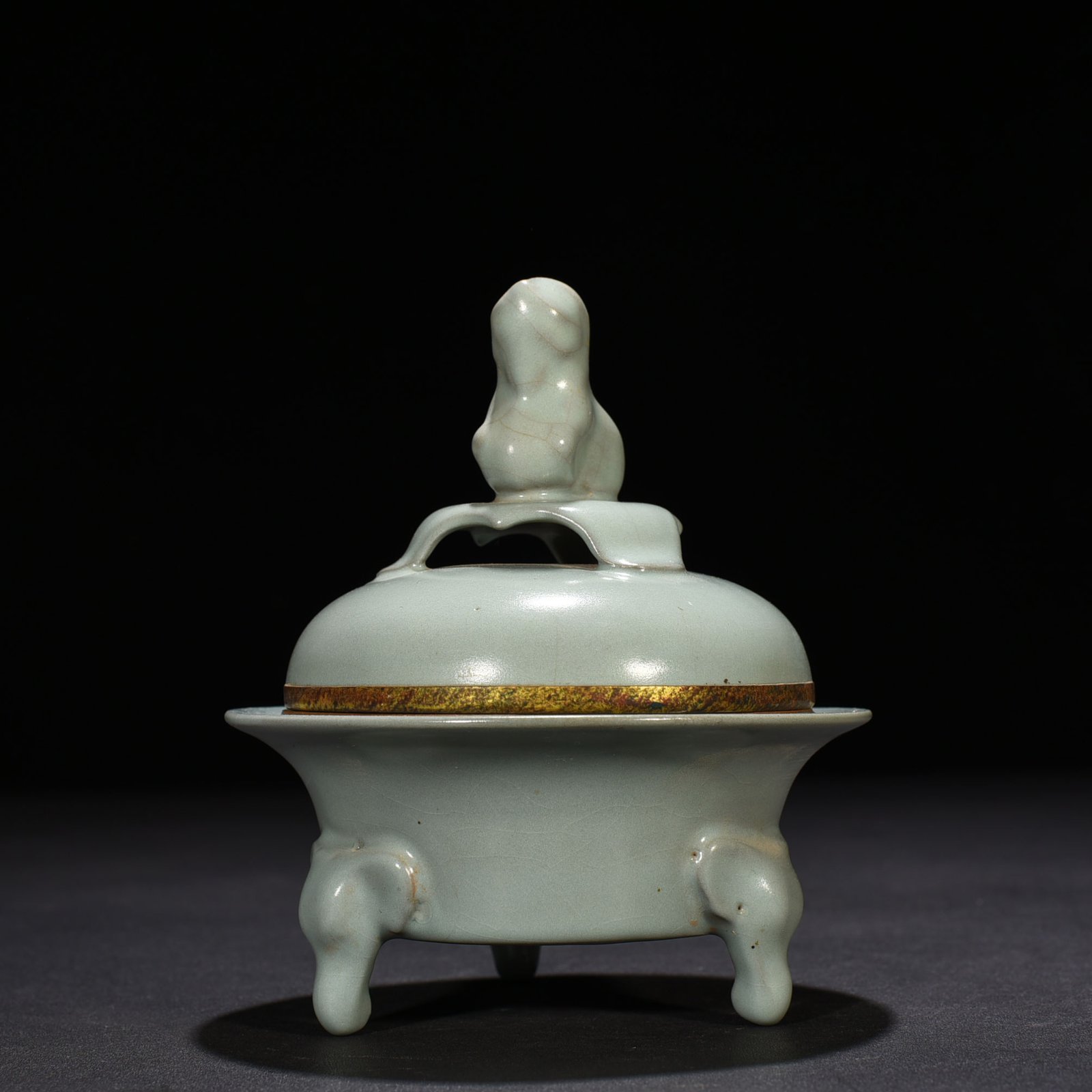 Song Dynasty  Ru kiln gold-inlaid three-legged smoker