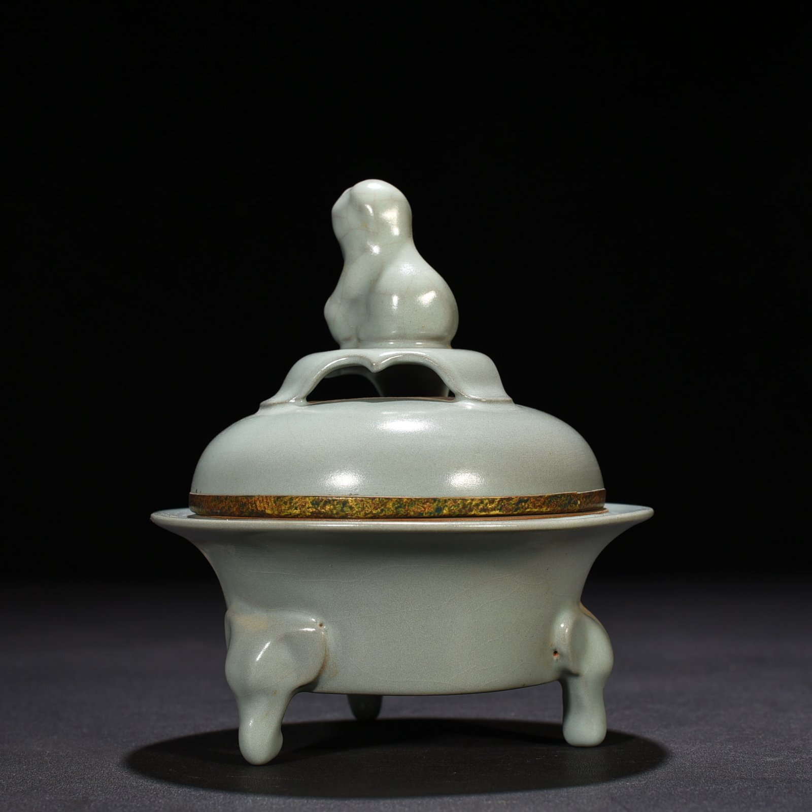 Song Dynasty  Ru kiln gold-inlaid three-legged smoker