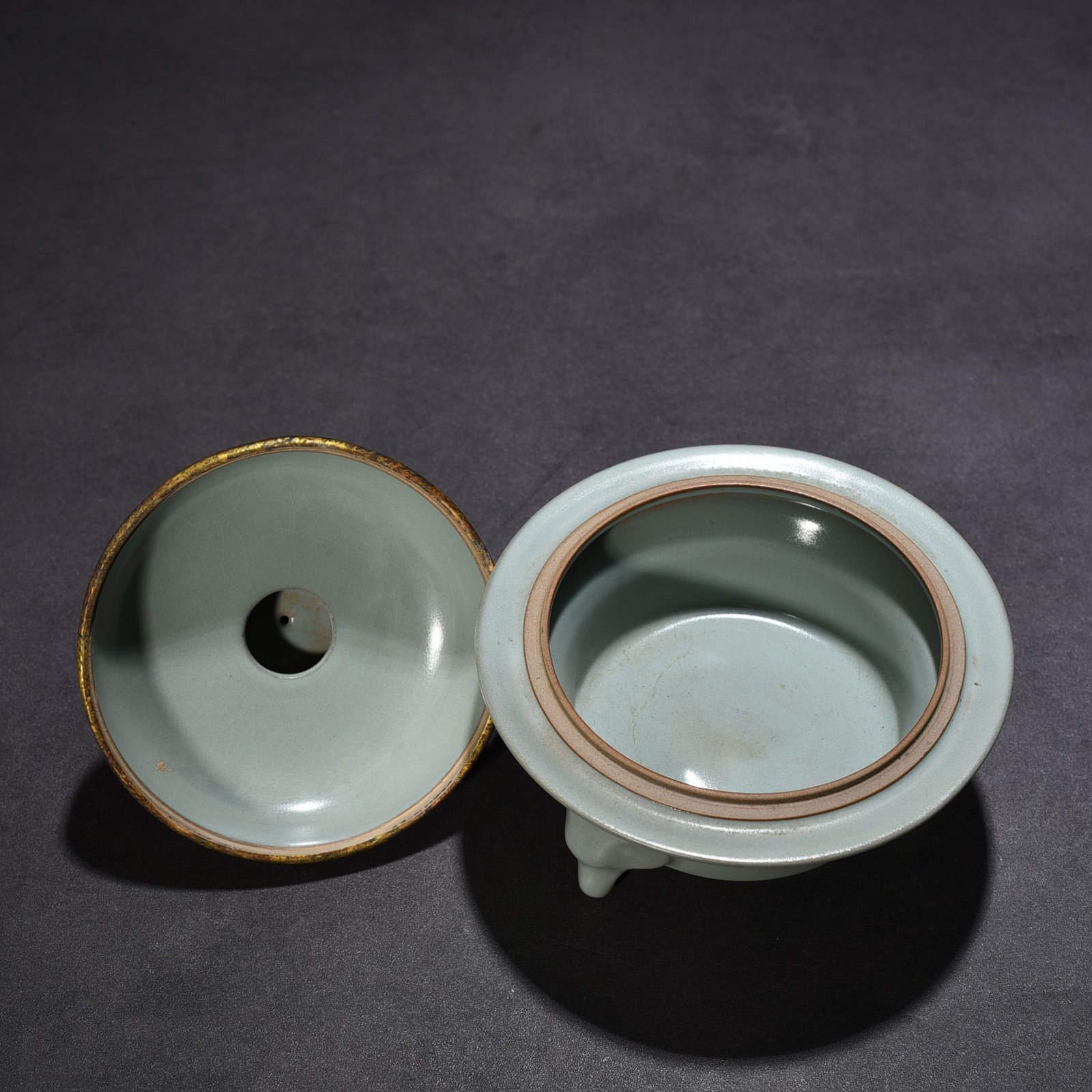 Song Dynasty  Ru kiln gold-inlaid three-legged smoker