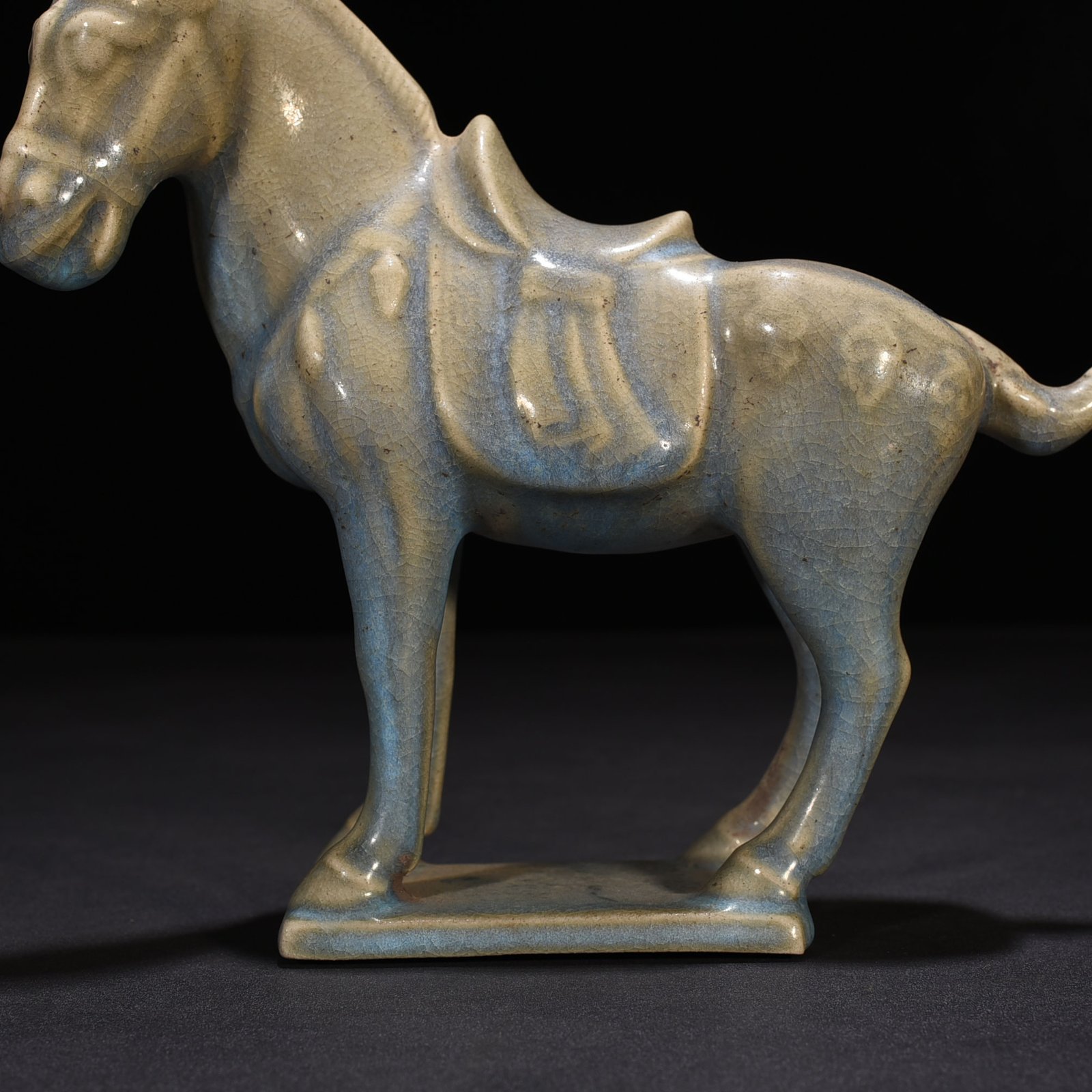 Song Dynasty Ru Kiln sky blue glaze war horse
