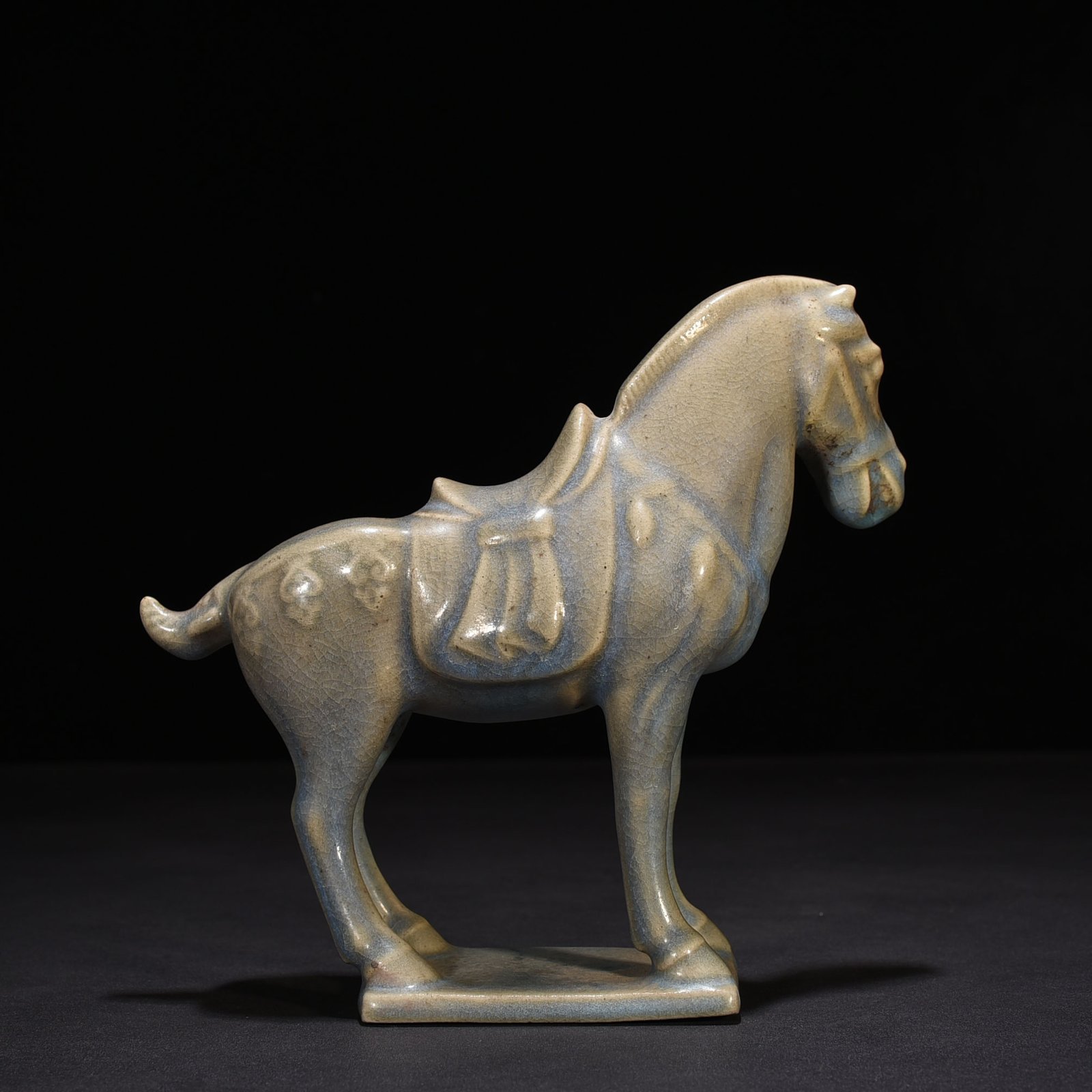 Song Dynasty Ru Kiln sky blue glaze war horse