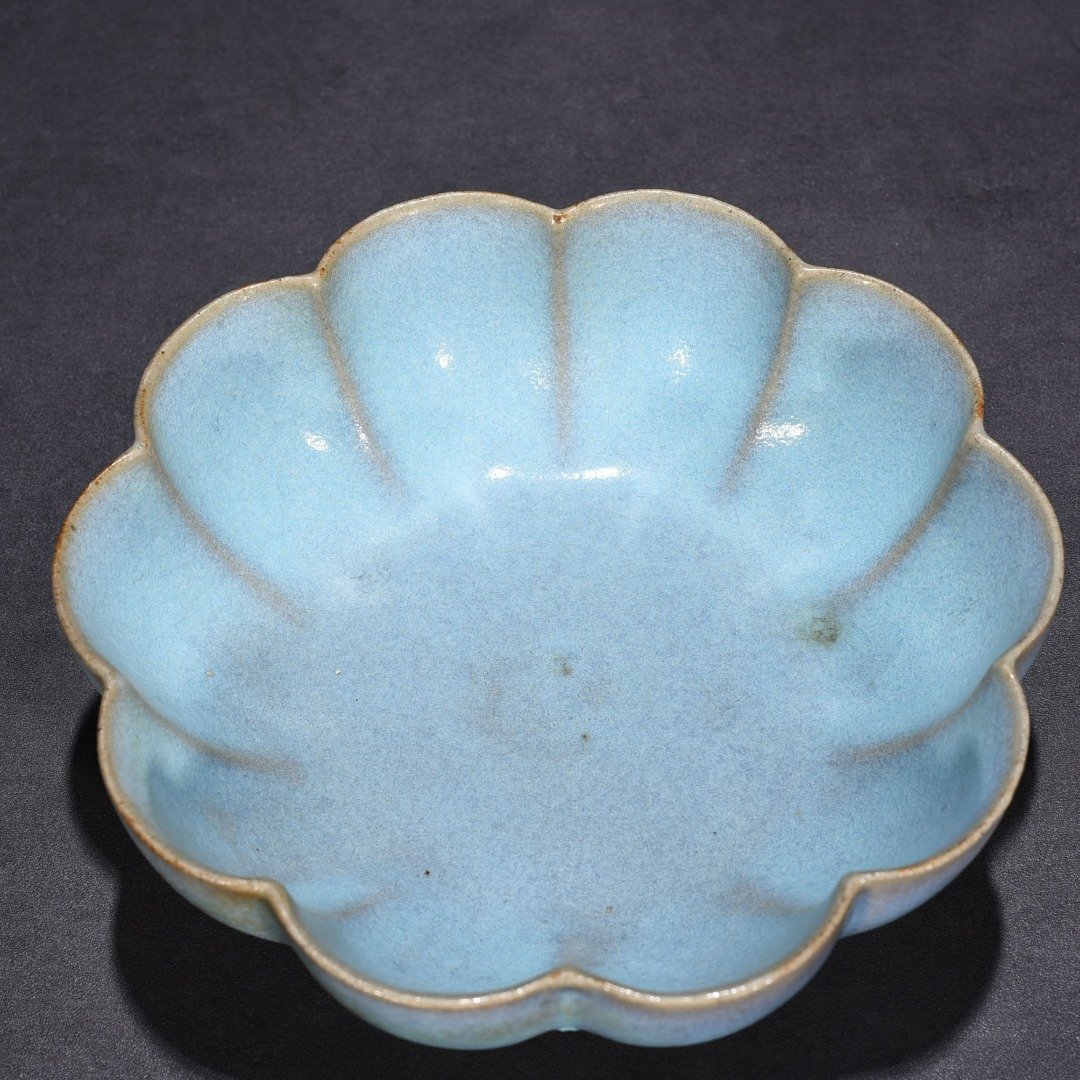 Song Dynasty Ru Kiln Sky Blue Glazed Lotus Bowl