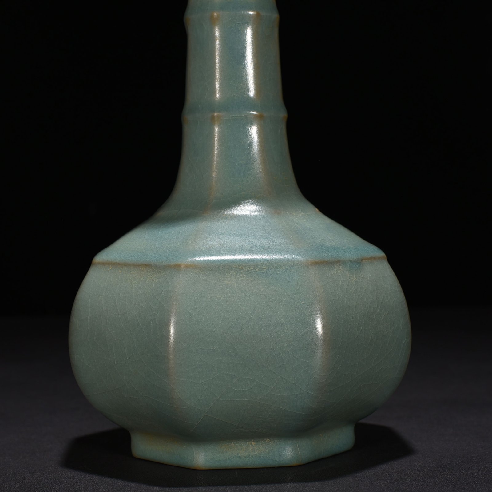 Song Dynasty Ru kiln azure glaze octagonal plate mouth vase