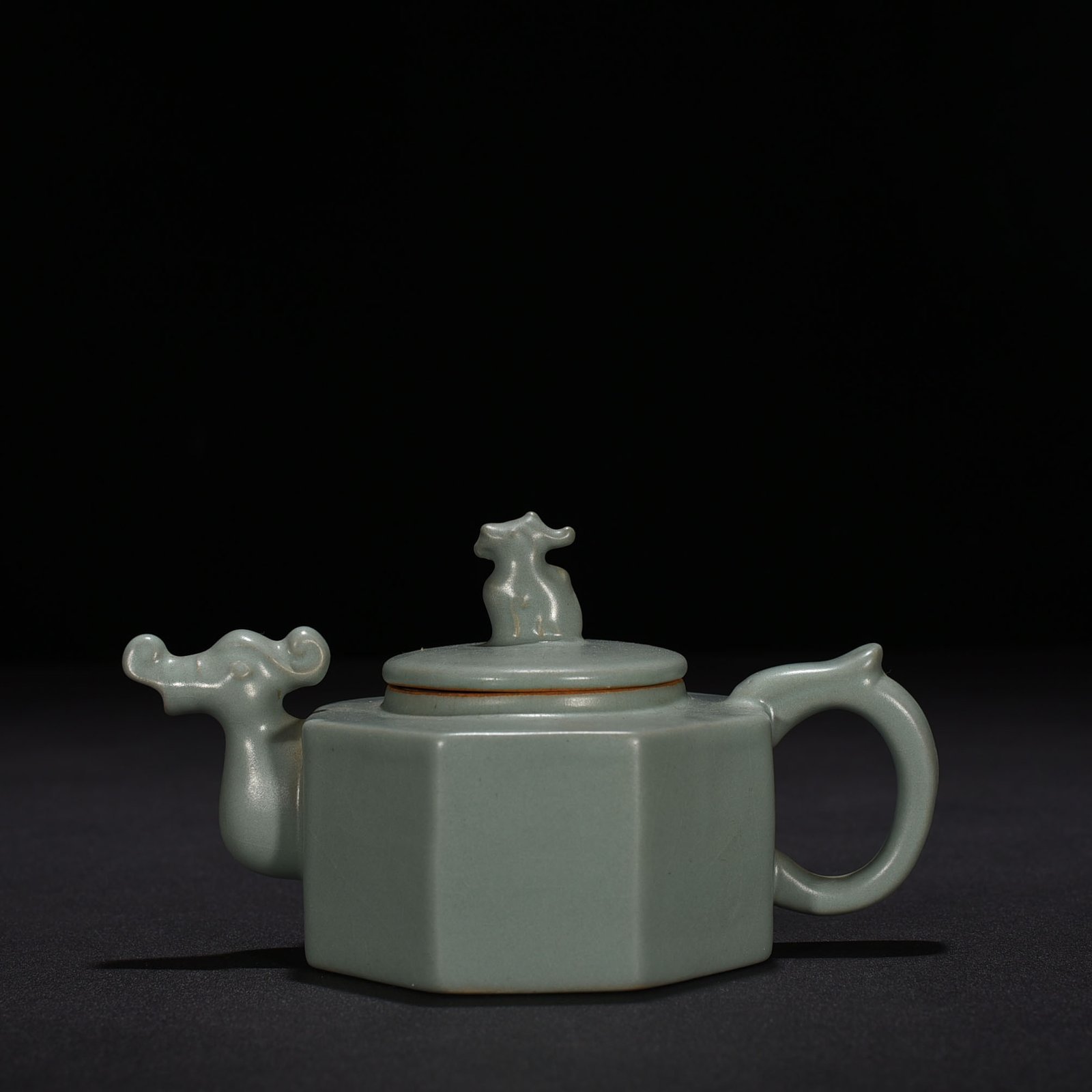Song Dynasty Ru Kiln azure glaze octagonal dragon head pot