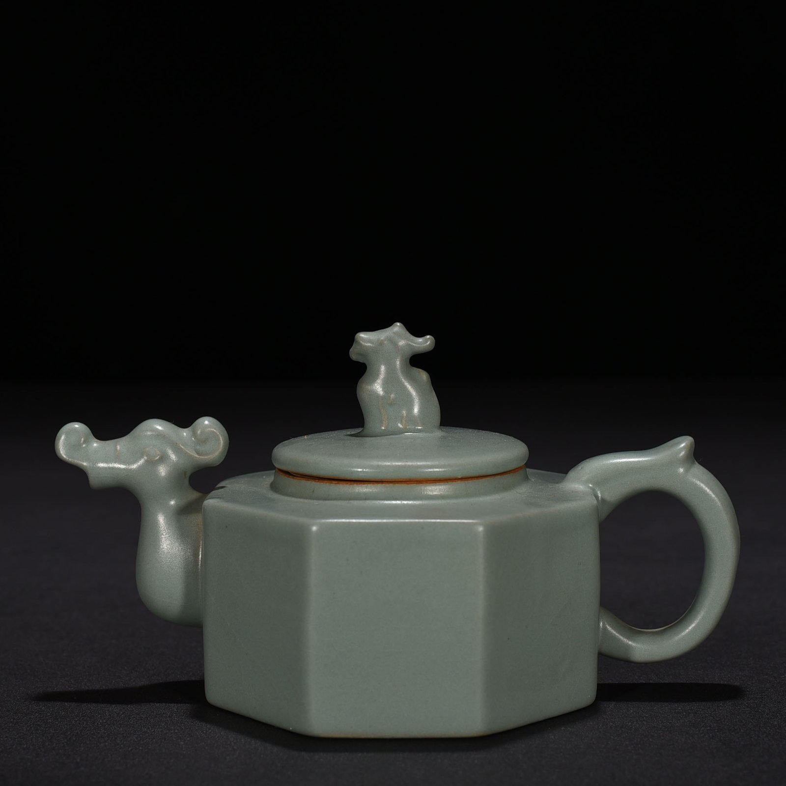 Song Dynasty Ru Kiln azure glaze octagonal dragon head pot