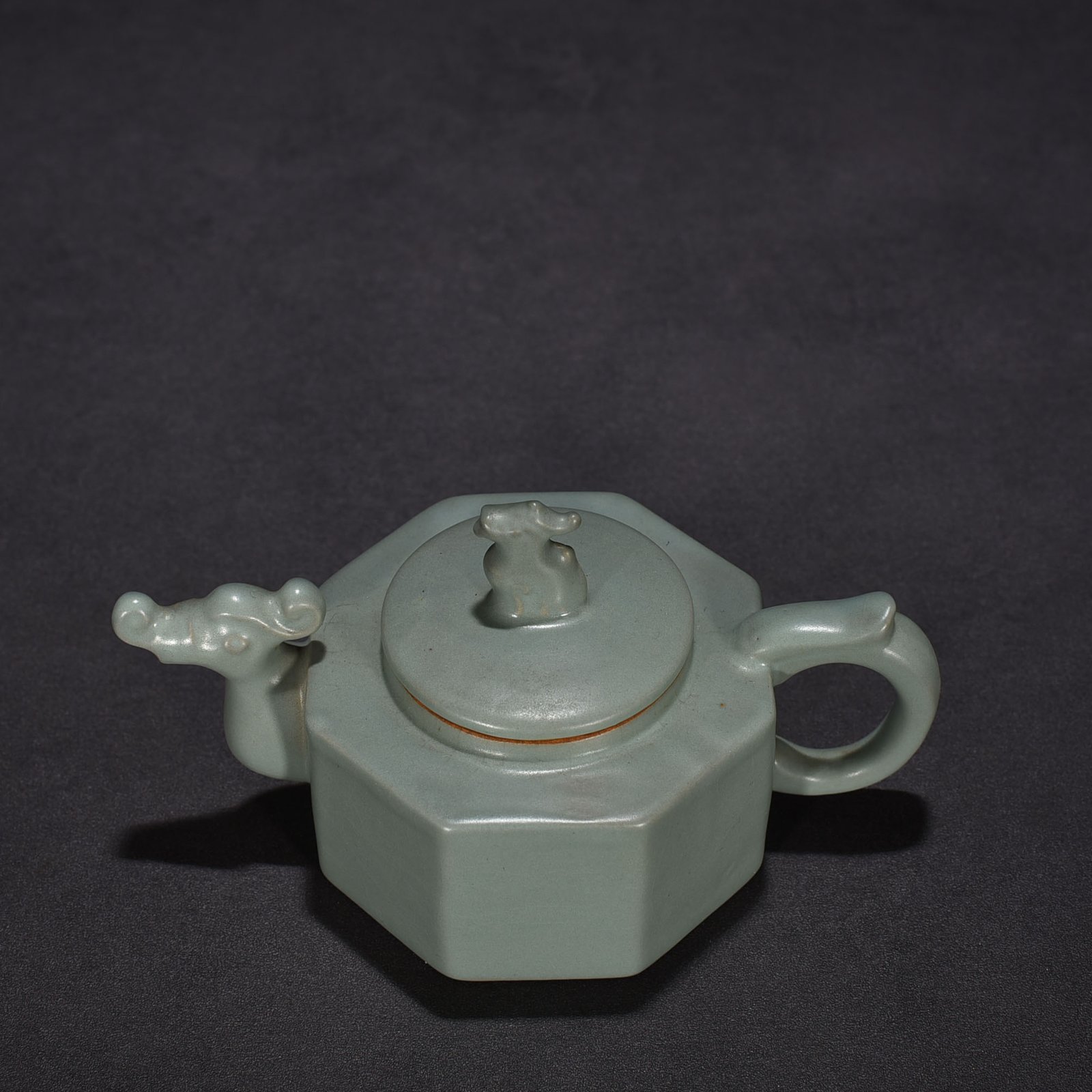 Song Dynasty Ru Kiln azure glaze octagonal dragon head pot