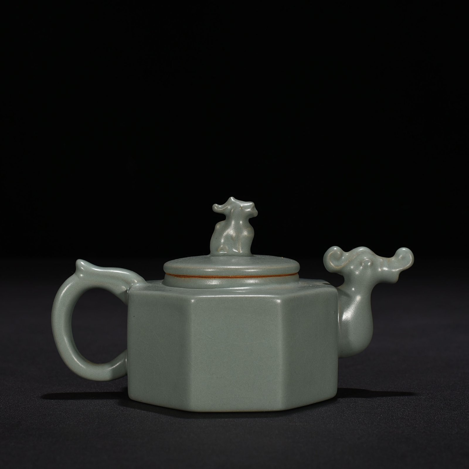 Song Dynasty Ru Kiln azure glaze octagonal dragon head pot