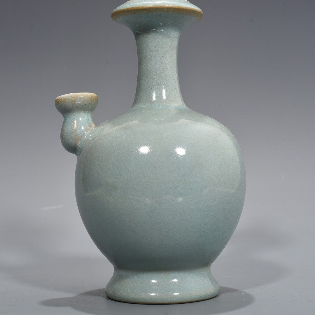 Song Dynasty Ru kiln azure glaze army pure vase