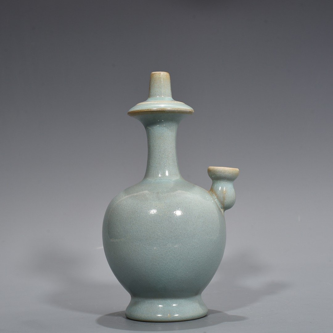 Song Dynasty Ru kiln azure glaze army pure vase