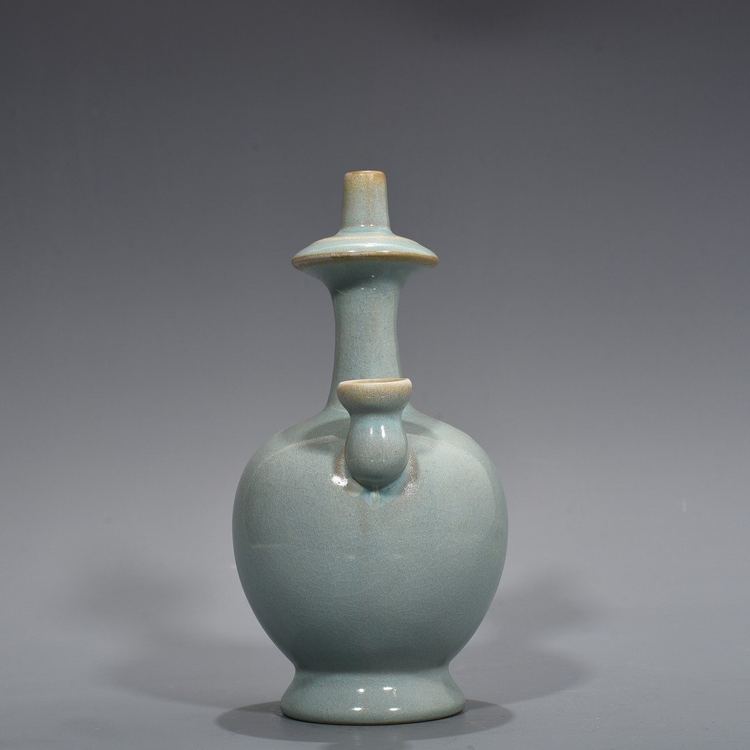 Song Dynasty Ru kiln azure glaze army pure vase