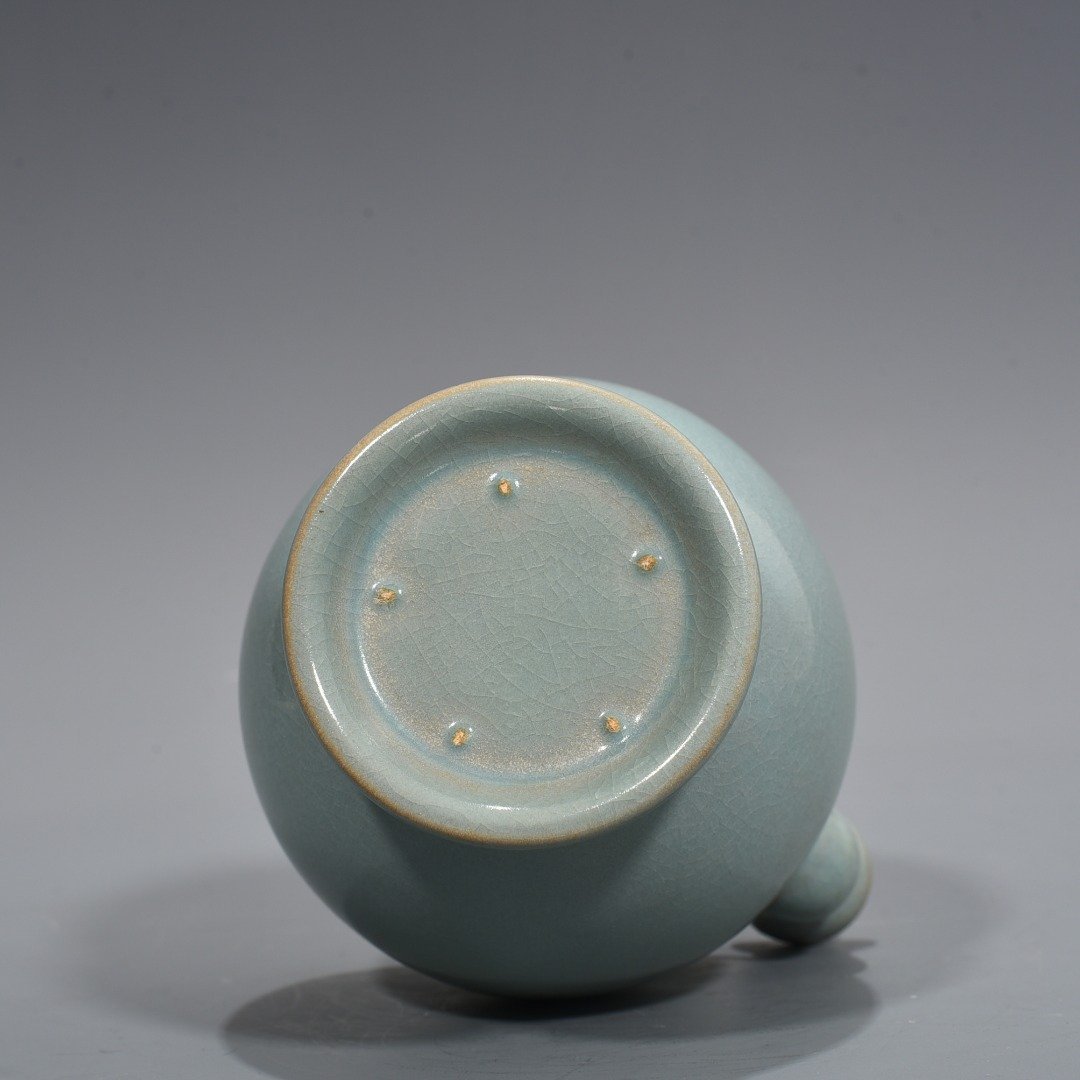 Song Dynasty Ru kiln azure glaze army pure vase