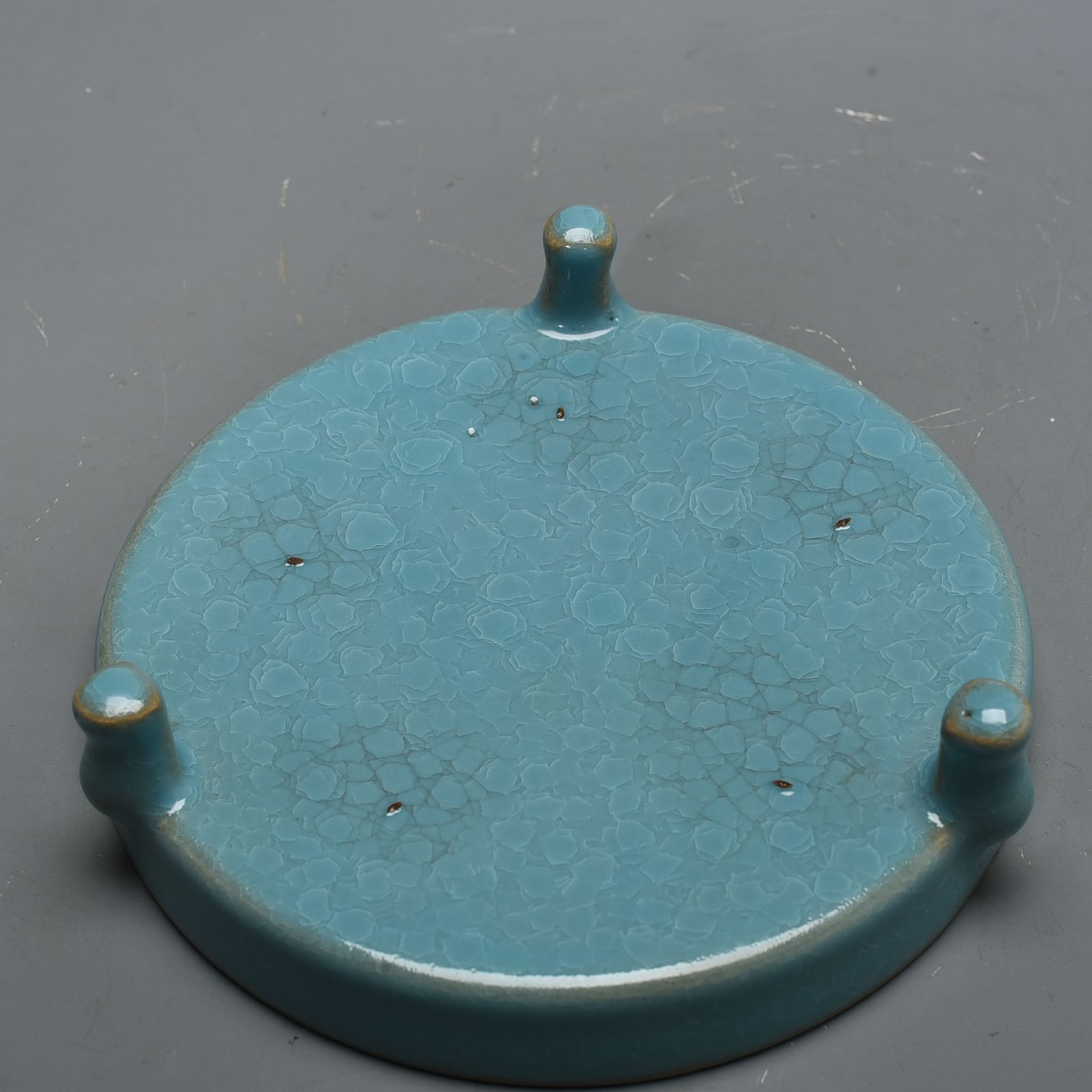 Song Dynasty Ru Kiln azure glaze ice cracked three-legged wash