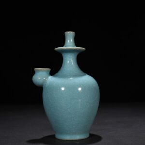 Song Dynasty Ru kiln azure glaze ice crack military holding pure bottle
