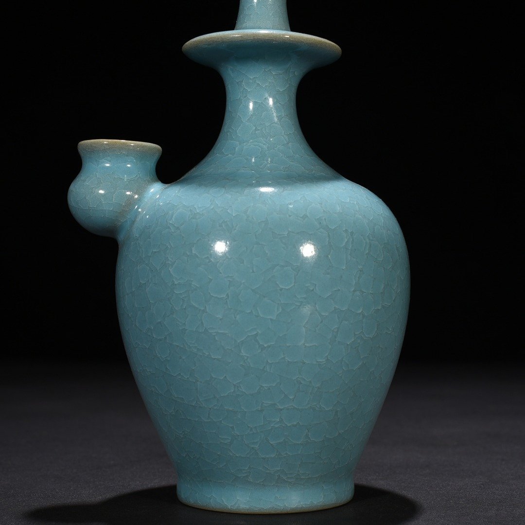 Song Dynasty Ru kiln azure glaze ice crack military holding pure bottle