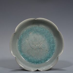 Song Dynasty Ru kiln azure glaze ice cracked lotus leaf wash