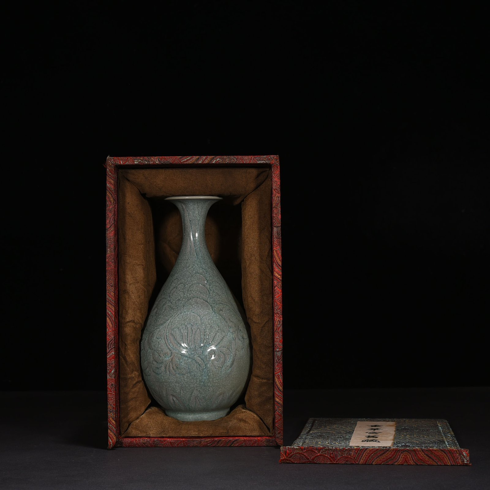 Song Dynasty Ru kiln azure glaze ice cracked carved peony jade pot spring vase