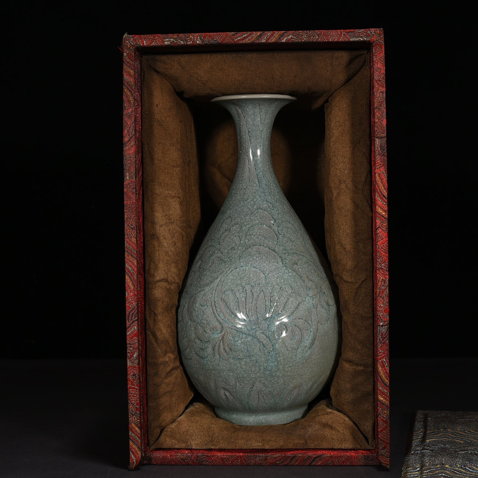 Song Dynasty Ru kiln azure glaze ice cracked carved peony jade pot spring vase