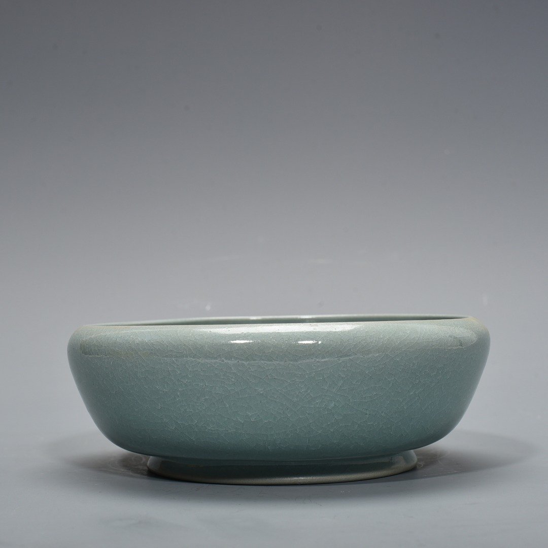 Song Dynasty Ru Kiln azure glaze ice cracked round wash