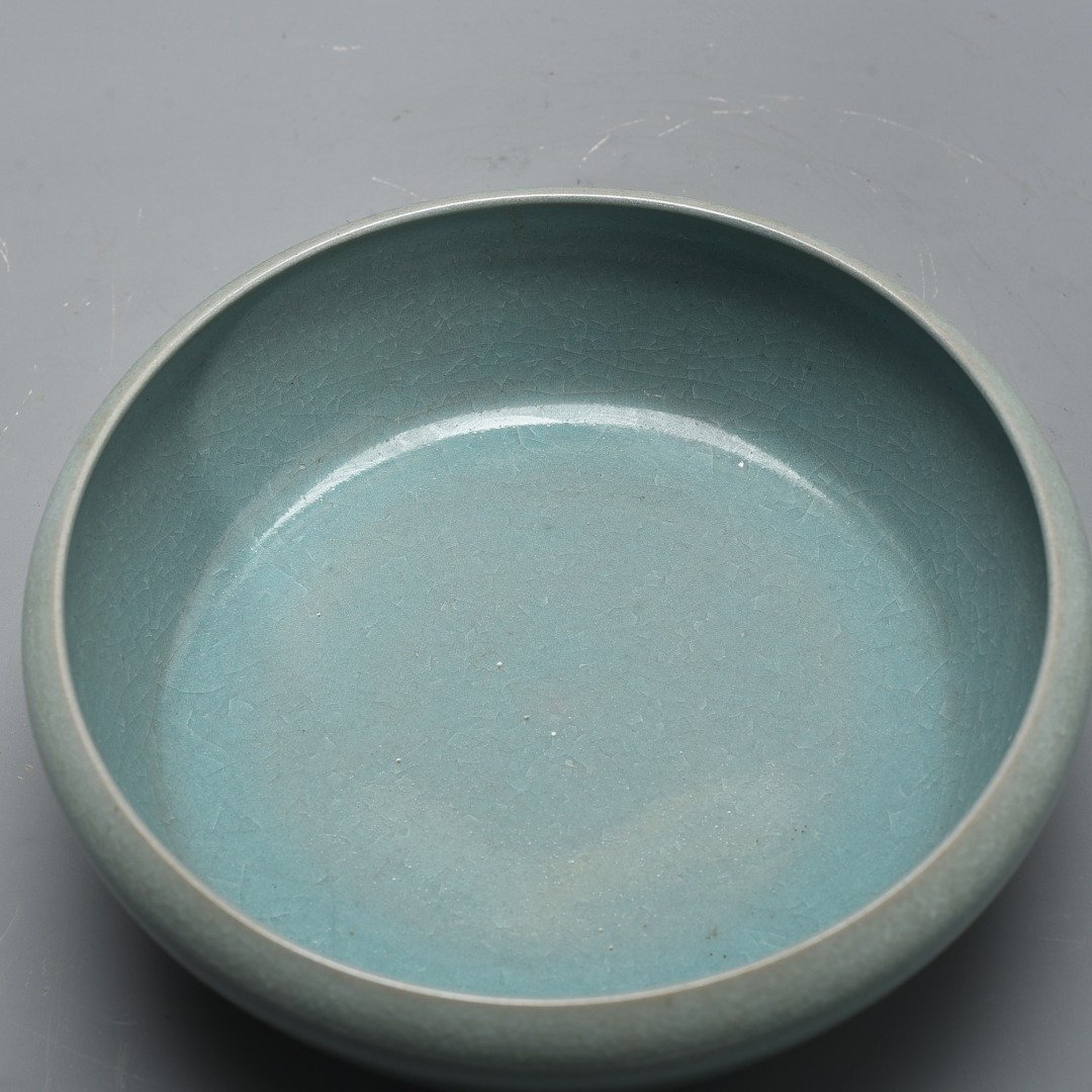 Song Dynasty Ru Kiln azure glaze ice cracked round wash
