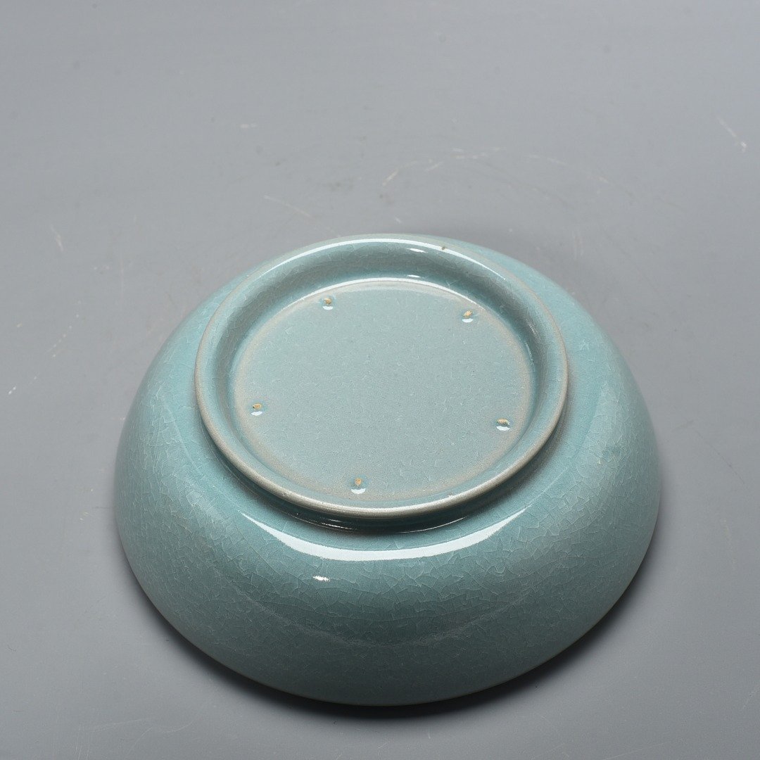 Song Dynasty Ru Kiln azure glaze ice cracked round wash
