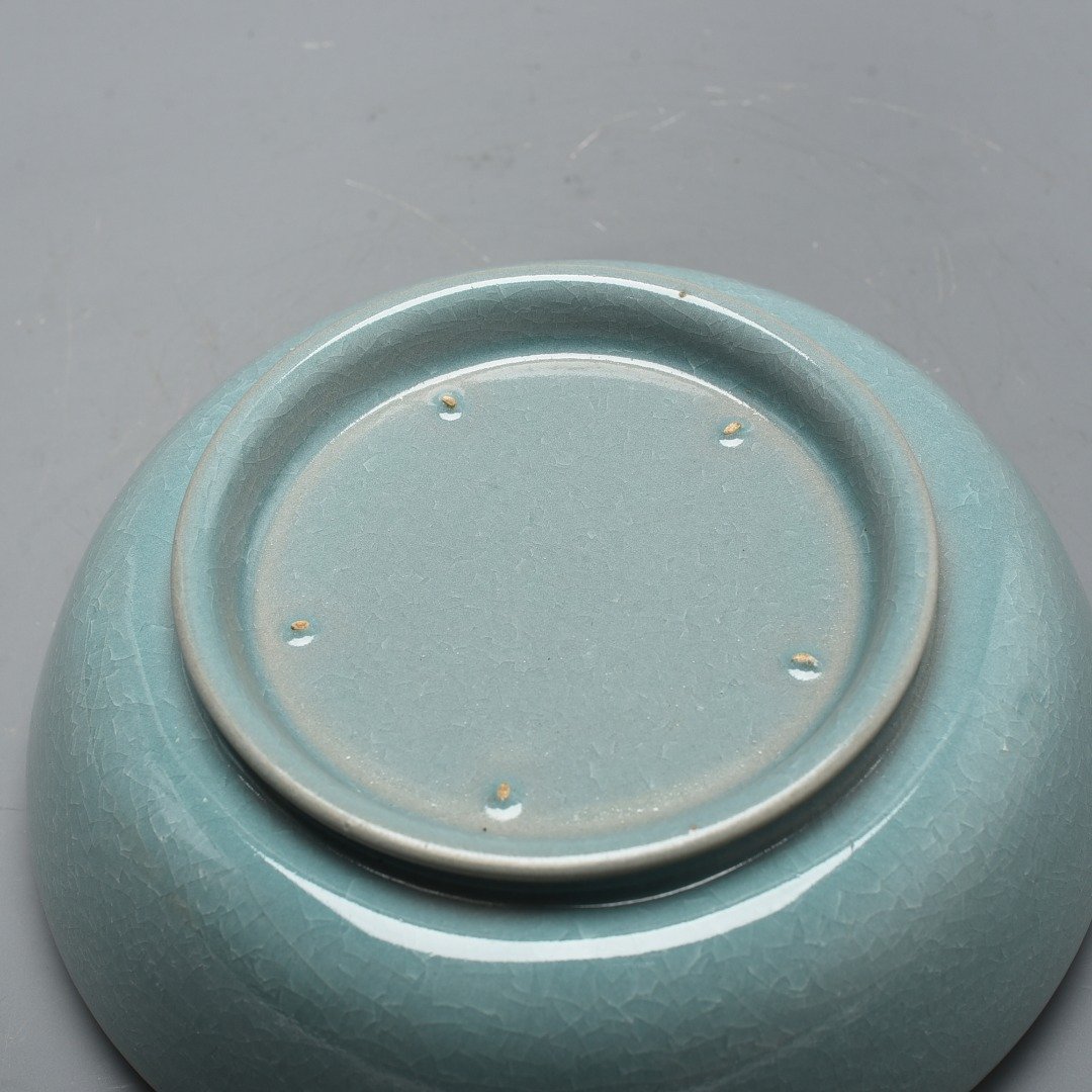 Song Dynasty Ru Kiln azure glaze ice cracked round wash