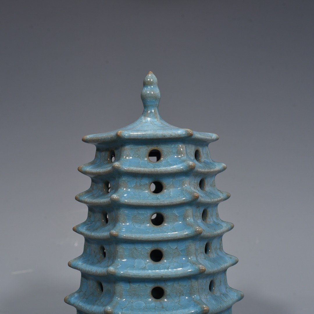 Song Dynasty Ru Kiln azure glaze ice cracked pagoda