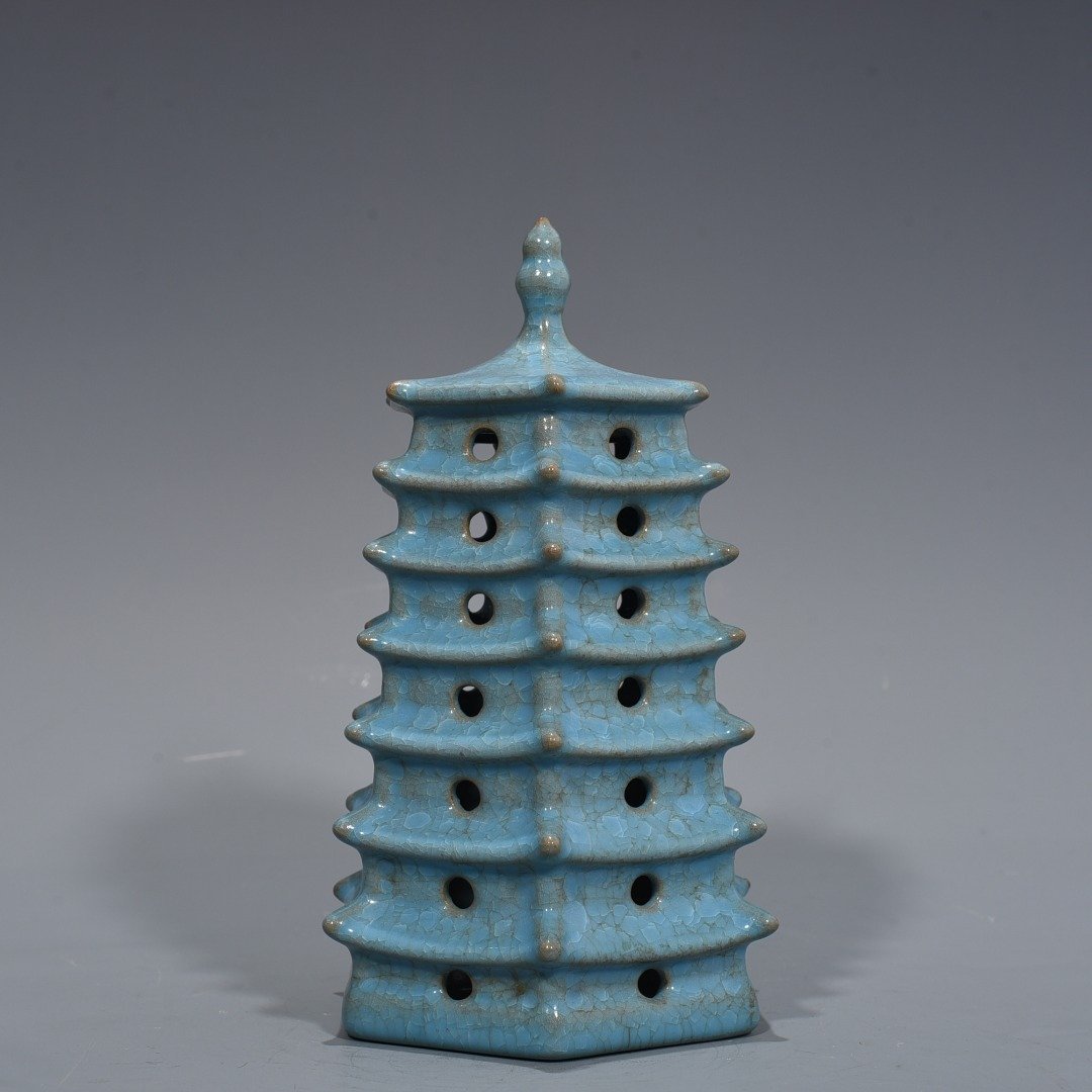 Song Dynasty Ru Kiln azure glaze ice cracked pagoda
