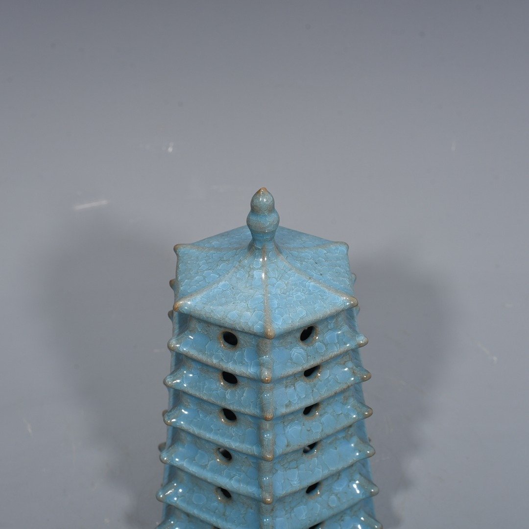 Song Dynasty Ru Kiln azure glaze ice cracked pagoda