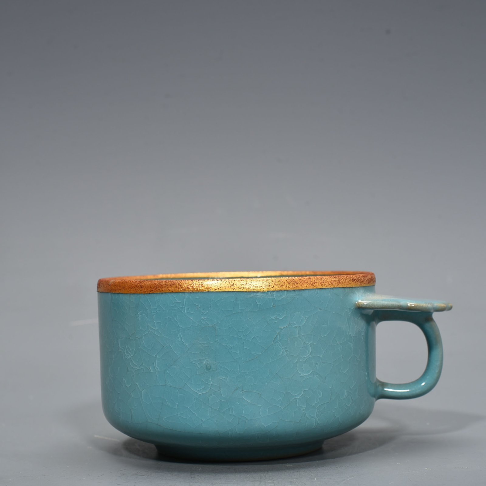 Song Dynasty Ru kiln azure-glazed ice-cracked hat and ear wash