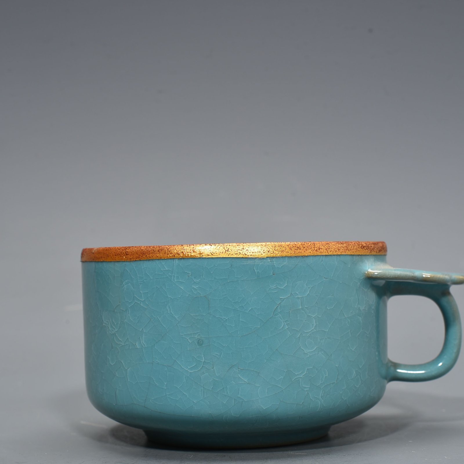 Song Dynasty Ru kiln azure-glazed ice-cracked hat and ear wash